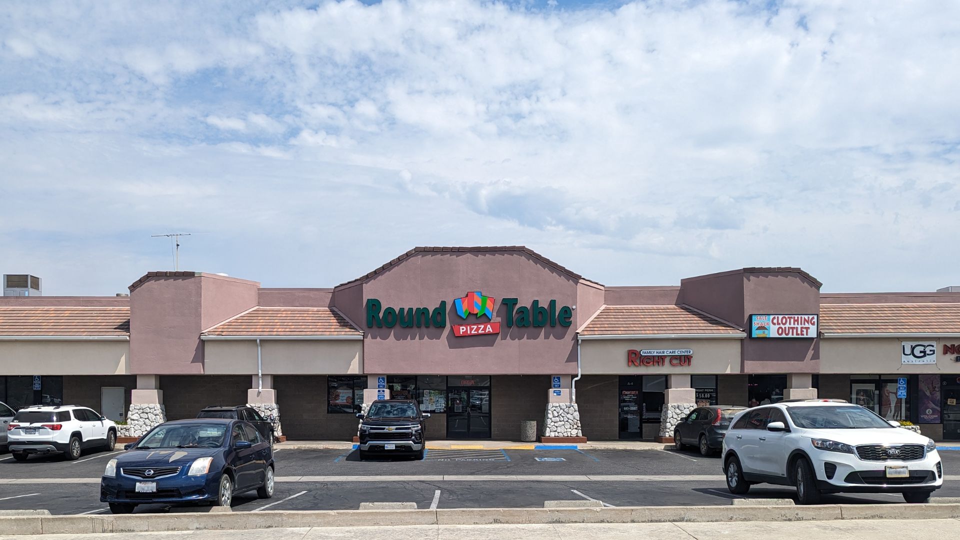 Round Table Pizza Restaurant