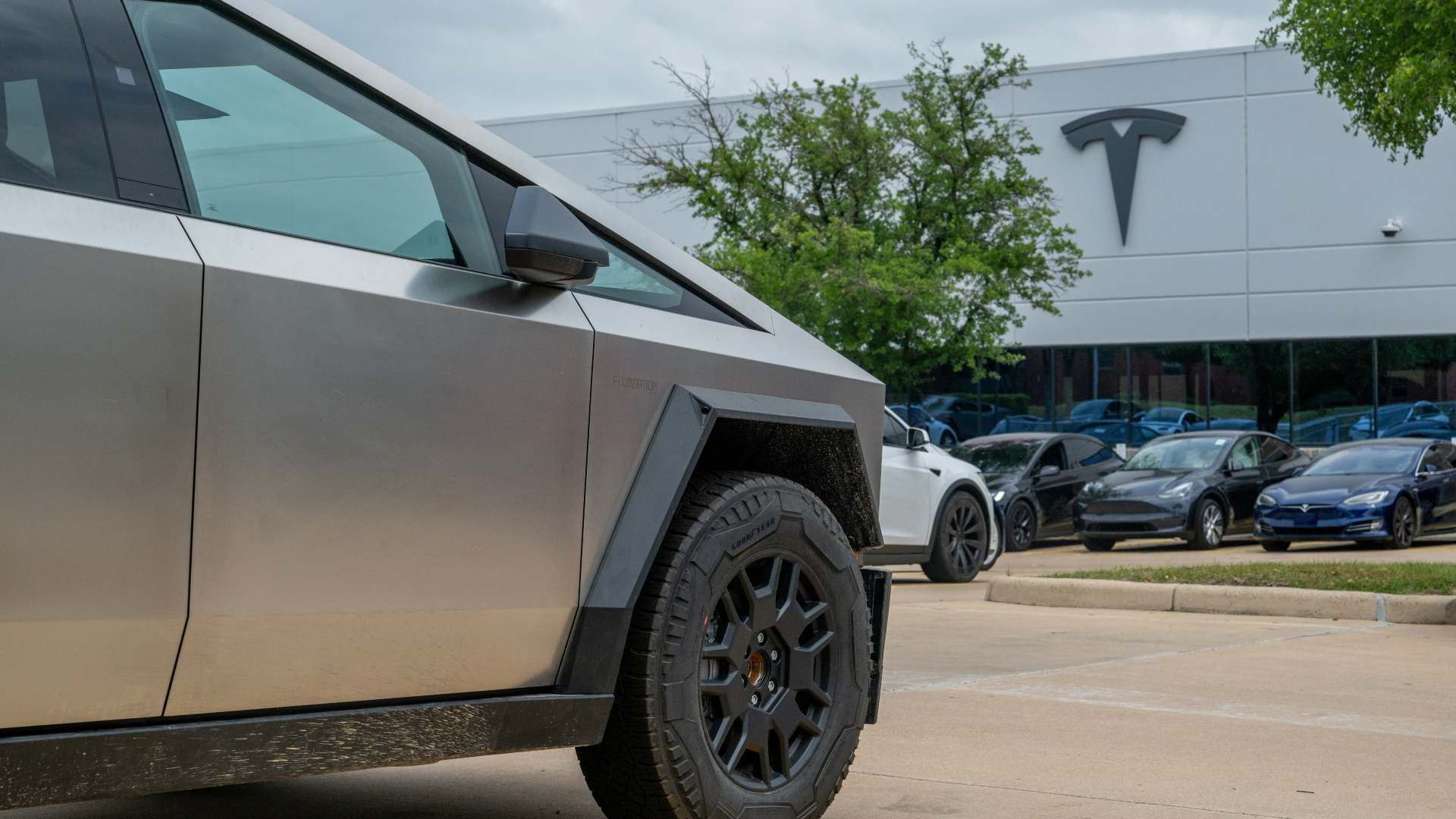 Tesla Issues New Recall On Cybertrucks After Finding Piece Can Detach ...