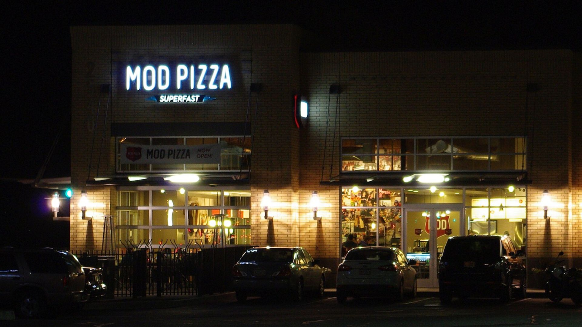 Mod Pizza Restaurant at Night