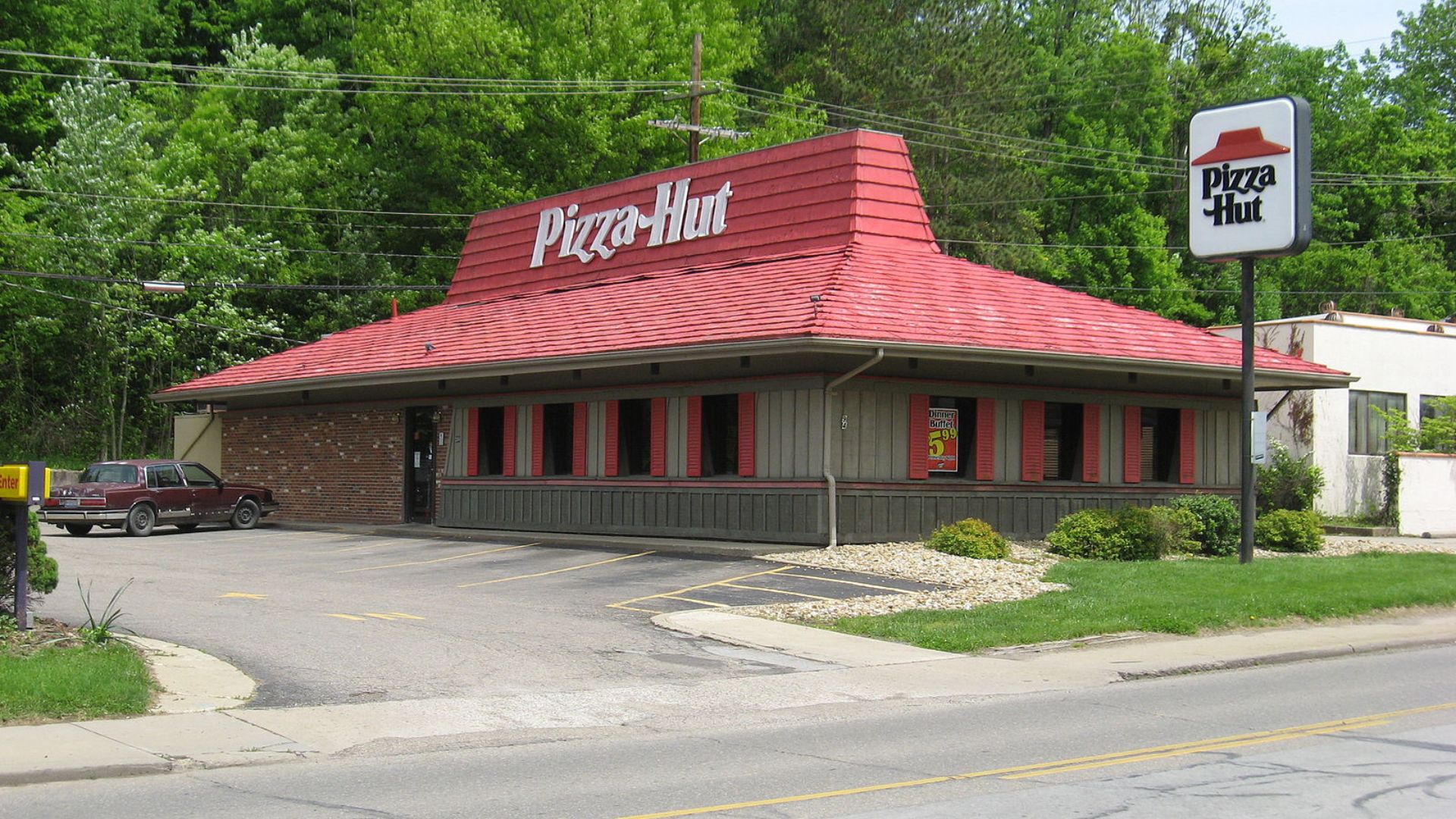 Pizza Hut Building